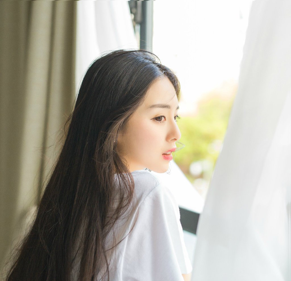 “若论军略，他未必强过你，但此人善谋，同样善心计，当初在鹿门书院之时，水镜先生将我二人并列，极擅决胜于战场之外，荆州之时，曾不费一兵一卒，助刘备拿下荆襄九郡，万不可小觑！”庞统点点头道。